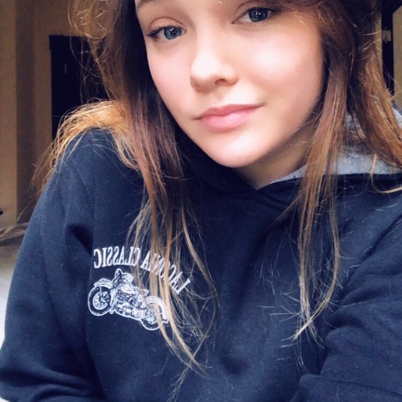 Meet your Posher, Ali - Picture 1 of 1